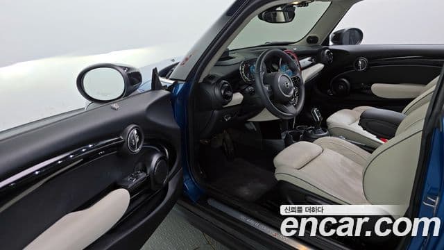 Mini Cooper S 2023 — ფოტო 10/20