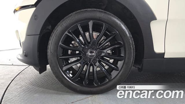 Mini Cooper Clubman 2021 — ფოტო 5/20