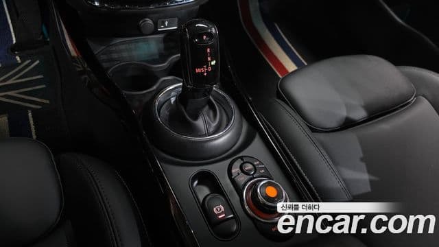 Mini Cooper Clubman 2021 — ფოტო 9/20