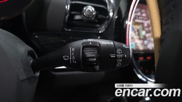 Mini Cooper Clubman 2021 — ფოტო 17/20