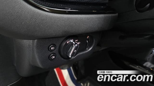 Mini Cooper Clubman 2021 — ფოტო 18/20