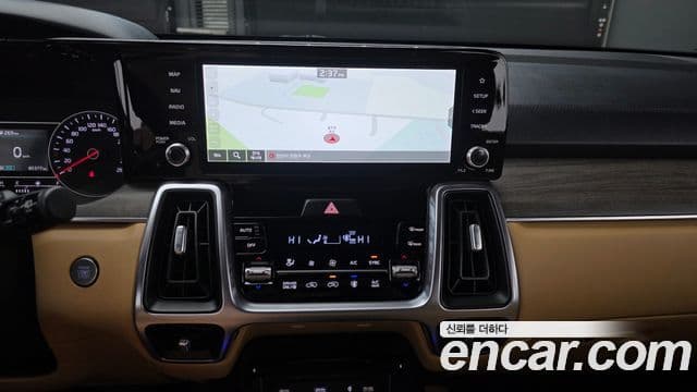 Kia Sorento 2022 — Şəkil 17/20