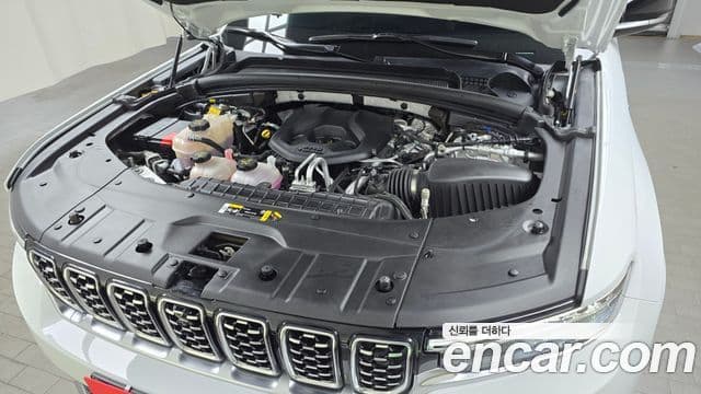 Jeep Grand Cherokee 2023 — ფოტო 6/20