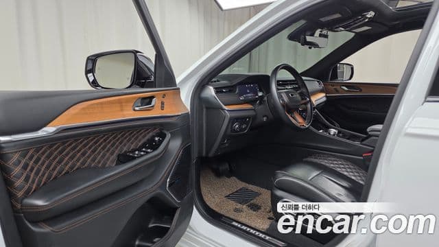 Jeep Grand Cherokee 2023 — ფოტო 10/20