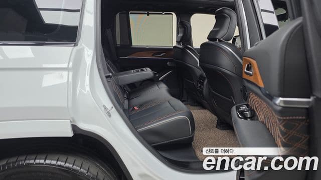 Jeep Grand Cherokee 2023 — ფოტო 12/20