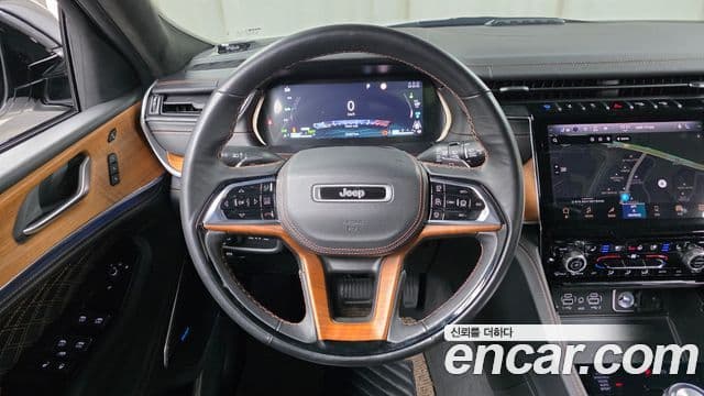 Jeep Grand Cherokee 2023 — фото 13 из 20