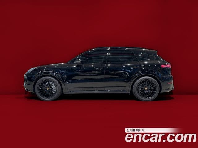 Porsche Cayenne 2020 — ფოტო 1/20