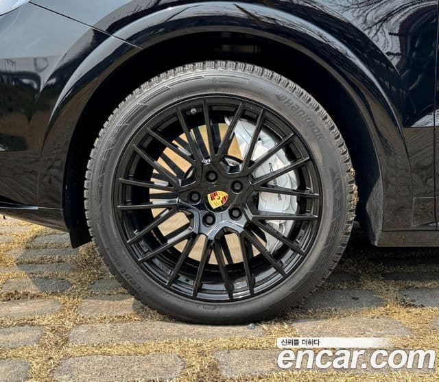 Porsche Cayenne 2020 — ფოტო 6/20