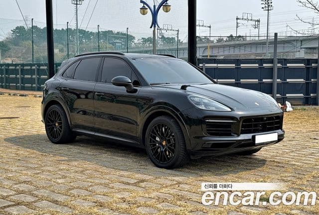 Porsche Cayenne 2020 — ფოტო 17/20