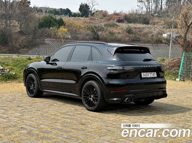 Porsche Cayenne 2020 — ფოტო 18/20