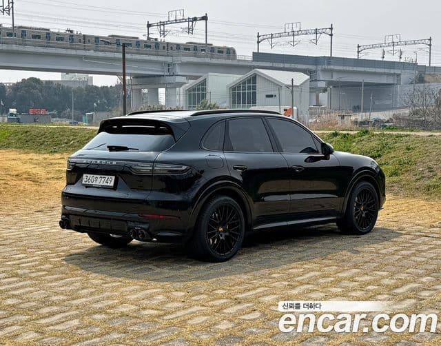 Porsche Cayenne 2020 — ფოტო 19/20