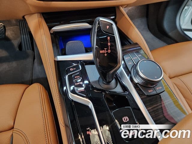 BMW 5 Series 2022 — ფოტო 8/20