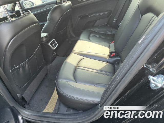 Kia K5 2023 — ფოტო 8/19