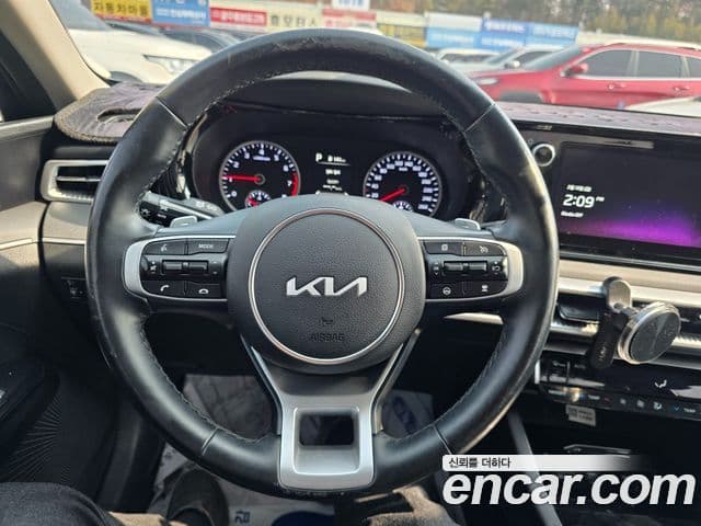 Kia K5 2023 — ფოტო 10/19