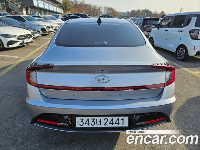 Hyundai Sonata Hybrid 2021 — ფოტო 17/18