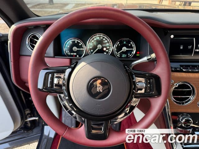 Rolls-Royce Cullinan 2020 — ფოტო 8/20