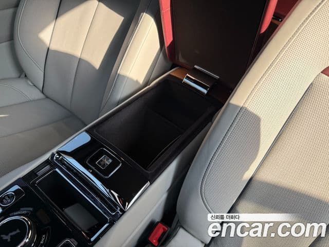 Rolls-Royce Cullinan 2020 — ფოტო 18/20