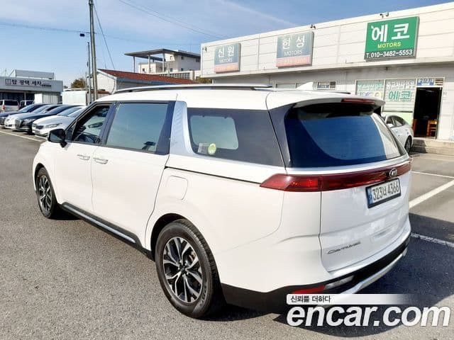 Kia Carnival 2021 — ფოტო 5/17
