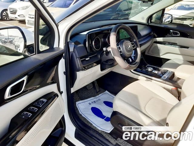 Kia Carnival 2021 — ფოტო 6/17