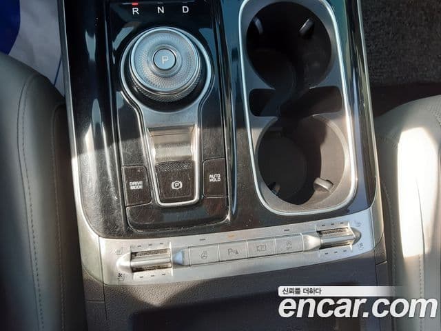 Kia Carnival 2021 — ფოტო 10/17