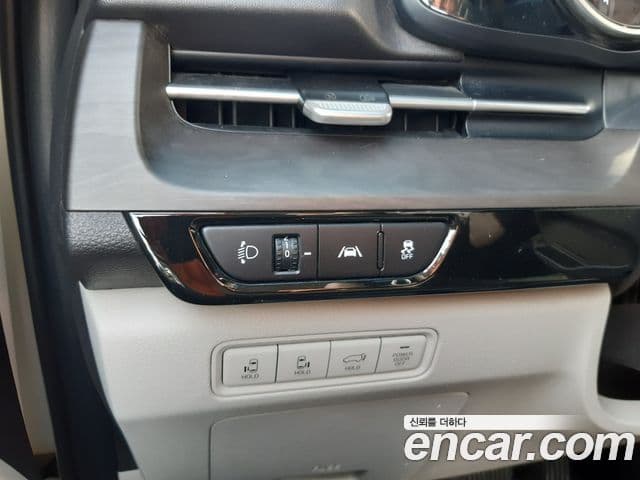Kia Carnival 2021 — фото 11 из 17