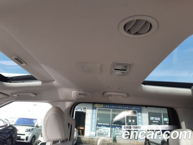 Kia Carnival 2021 — ფოტო 12/17