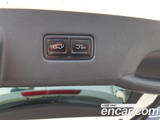 Kia Carnival 2021 — ფოტო 13/17