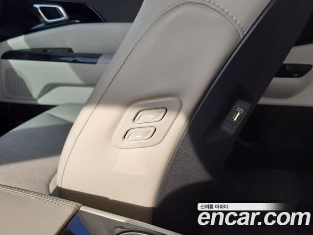 Kia Carnival 2021 — фото 14 из 17