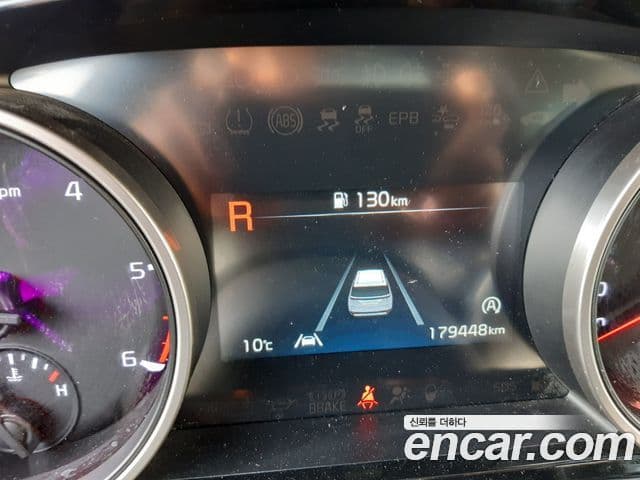 Kia Carnival 2021 — фото 15 из 17