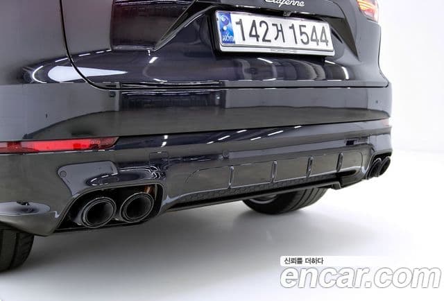 Porsche Cayenne 2020 — ფოტო 6/20