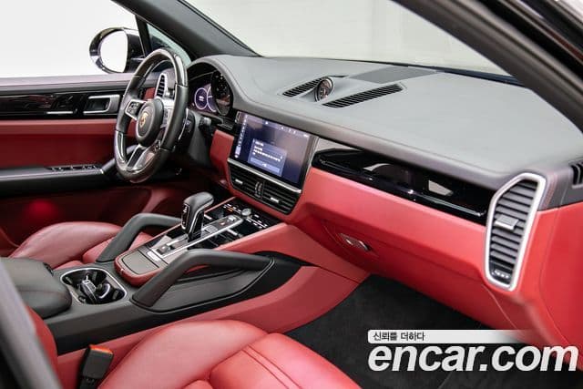 Porsche Cayenne 2020 — ფოტო 11/20