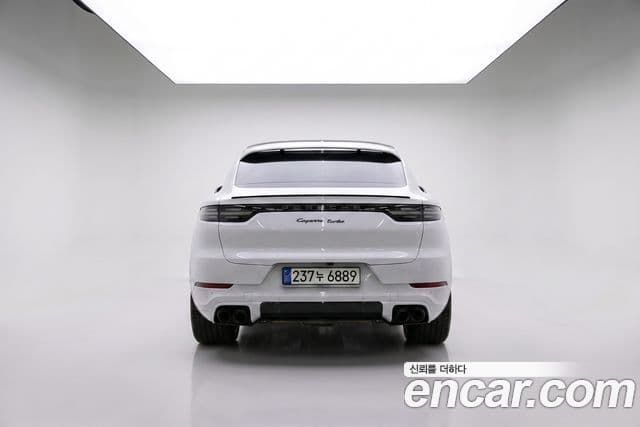 Porsche Cayenne 2021 — ფოტო 9/20