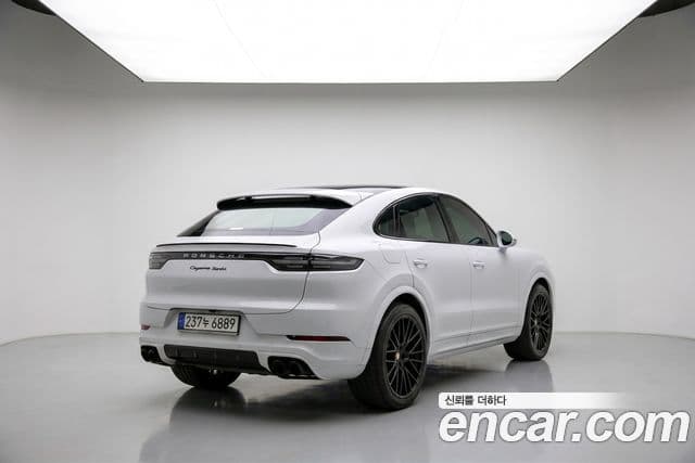 Porsche Cayenne 2021 — ფოტო 6/20