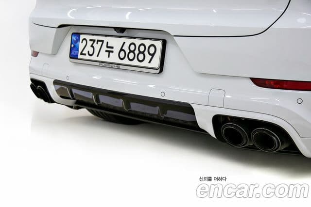 Porsche Cayenne 2021 — фото 7 из 20