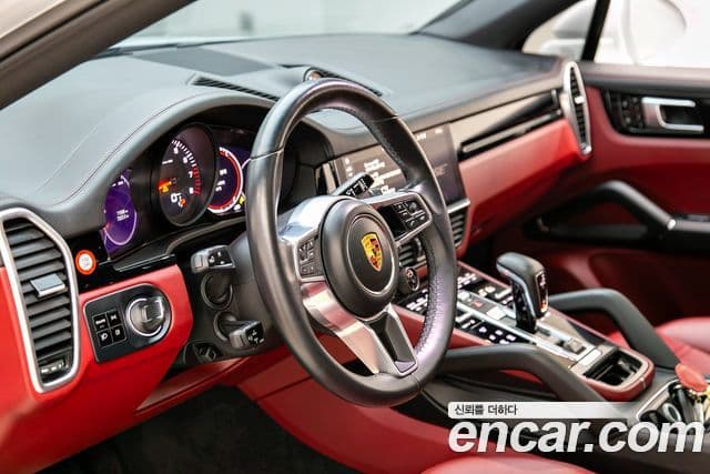Porsche Cayenne 2021 — ფოტო 10/20