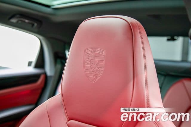Porsche Cayenne 2021 — ფოტო 15/20