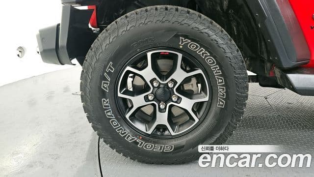 Jeep Wrangler 2020 — ფოტო 19/20