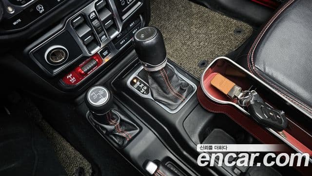 Jeep Wrangler 2020 — ფოტო 10/20