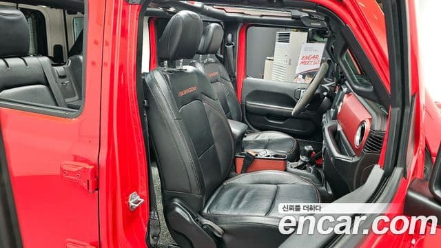 Jeep Wrangler 2020 — ფოტო 15/20
