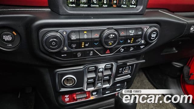 Jeep Wrangler 2020 — ფოტო 20/20