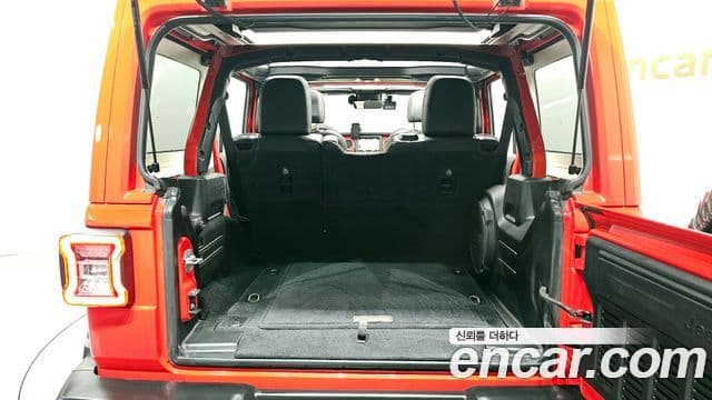 Jeep Wrangler 2020 — ფოტო 14/20