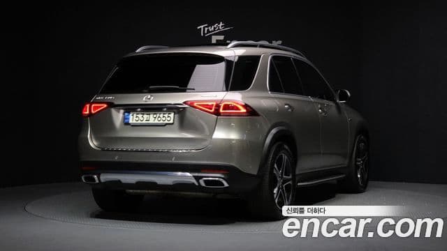 Mercedes-Benz GLE-Class 2021 — ფოტო 2/20