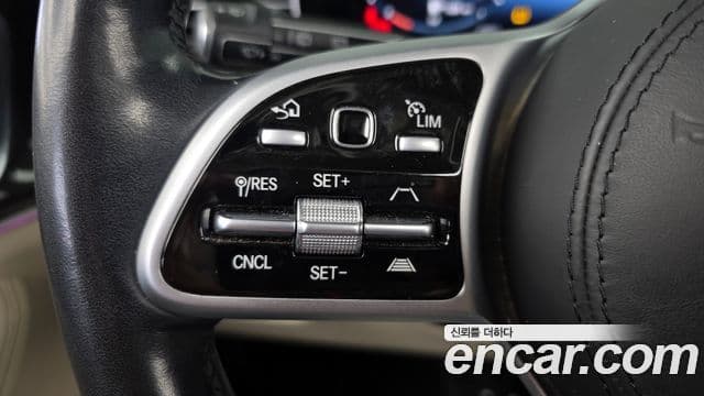 Mercedes-Benz GLE-Class 2021 — ფოტო 17/20