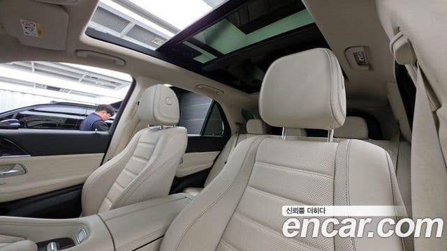 Mercedes-Benz GLE-Class 2021 — ფოტო 19/20