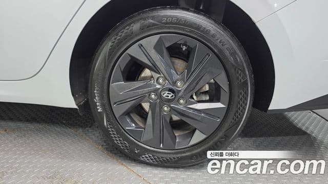 Hyundai The New Avante Hybrid 2021 — Photo 10/20