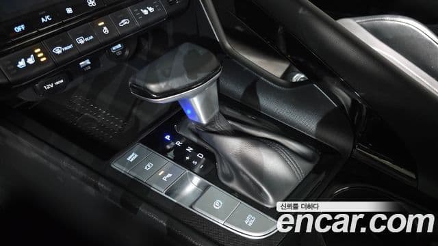 Hyundai The New Avante Hybrid 2021 — Photo 2/20