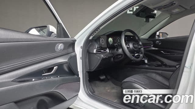 Hyundai The New Avante Hybrid 2021 — Photo 5/20