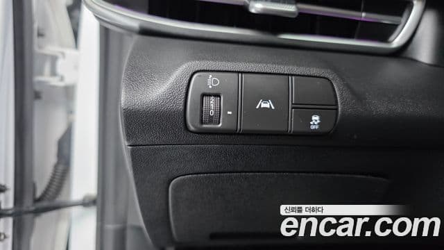 Hyundai The New Avante Hybrid 2021 — Photo 17/20