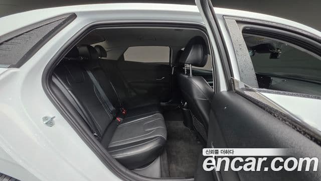 Hyundai The New Avante Hybrid 2021 — Photo 11/20