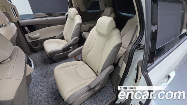 Kia Carnival 2024 — ფოტო 17/20